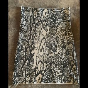 Bcbg max azria stretchy skirt S